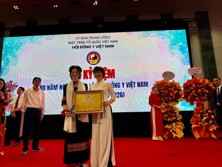Hoạt động của Dược sỹ Chẩu Thị Hiến tại lễ kỷ niệm của Hội Đông Y Việt Nam